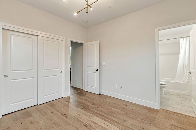 Building Photo - Stunning Home with Modern Upgrades and Pri...