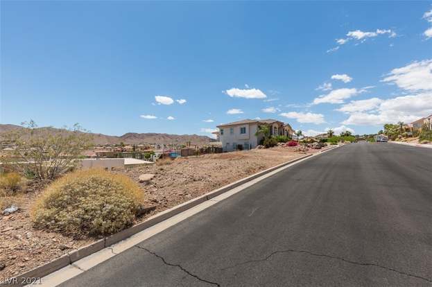 Building Photo - 623 Sedum Ave.