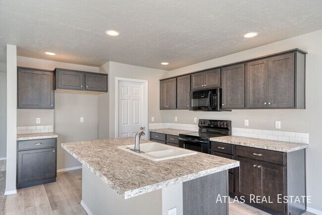 Building Photo - 2711 W Balboa Dr