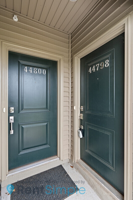 Building Photo - 44798 Tiverton Sq