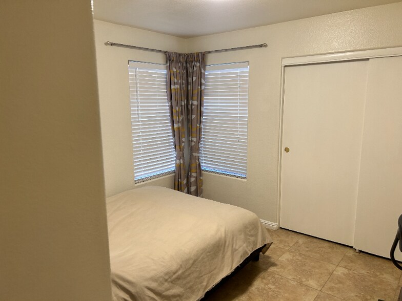 Building Photo - 5557 Donaldson Ct