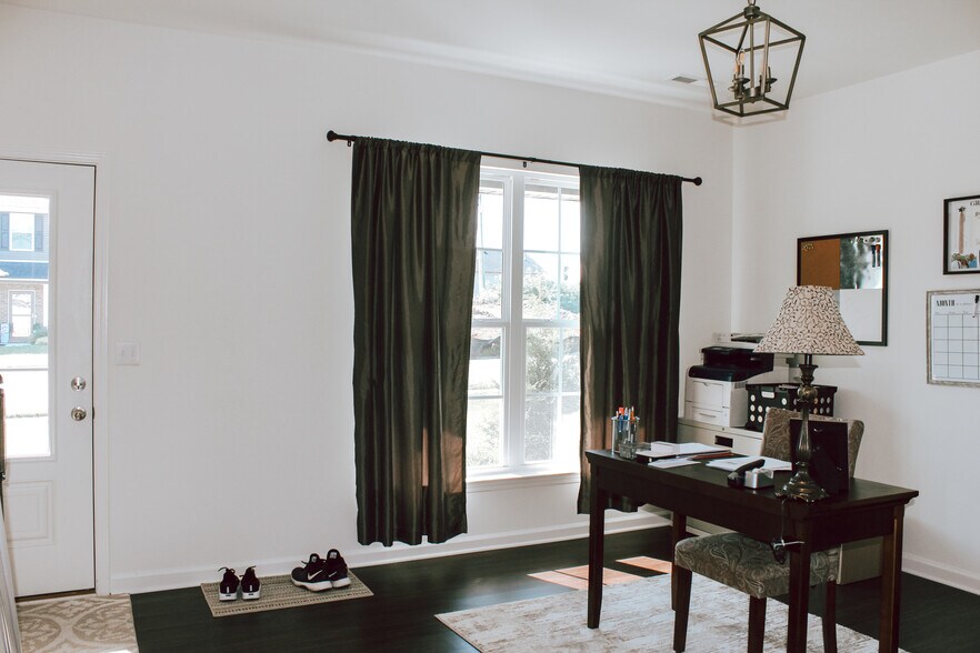 Dining Room/Flex Space - 117 Gibson Way