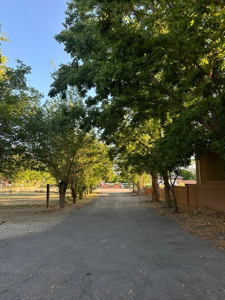 Building Photo - 1231 W 400 S