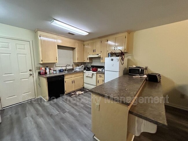 Building Photo - 204 Calhoun St