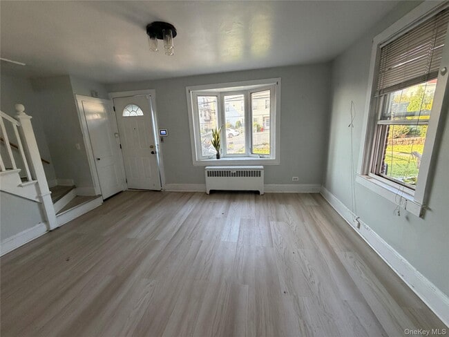 Building Photo - 228 Roberts Ave