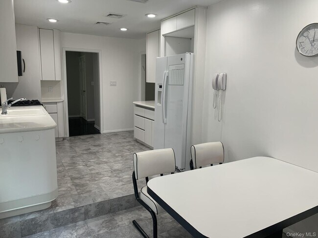 Building Photo - 220 Jackson Pl