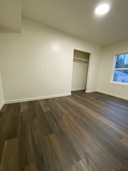 Building Photo - 3238 Knox Butte Ave NE