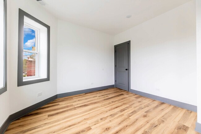 Building Photo - 7642 S Throop St