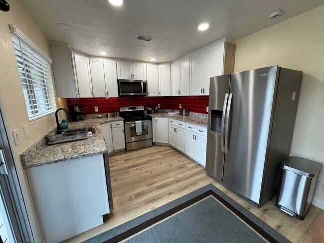 Building Photo - 368 Dogwood Ln