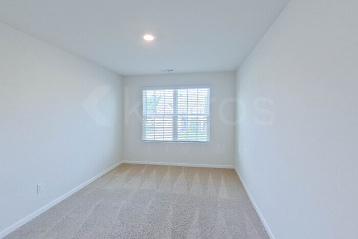 Building Photo - 121 W Luminous Way