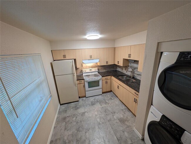 Building Photo - 4512 E 10th Ave