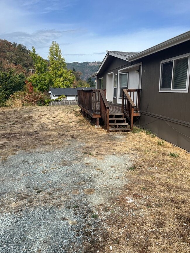 Building Photo - 261 Crest Dr