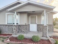 Building Photo - 966 Glendale St W