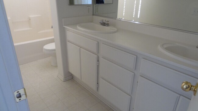 Building Photo - Beautiful Loma Linda Home with 3 Master Bedrooms with own Bathrooms