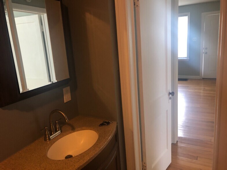 Building Photo - 1343 Ida Ave