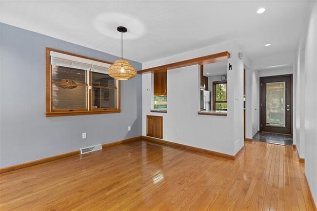 Building Photo - 718 Filbert St