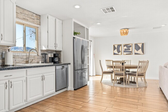 Building Photo - 72847 Desert Trail Dr