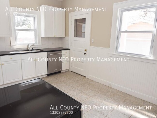 Building Photo - 1224 W Clifton Blvd