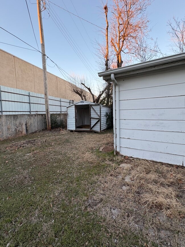 Building Photo - 1421 E Lockheed Ct