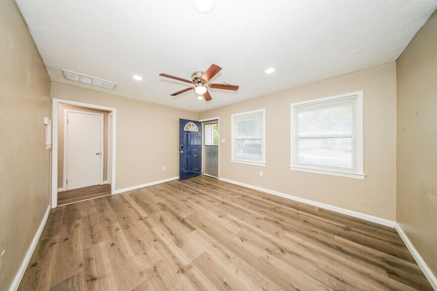 Building Photo - 2329 SW Tulane Ave