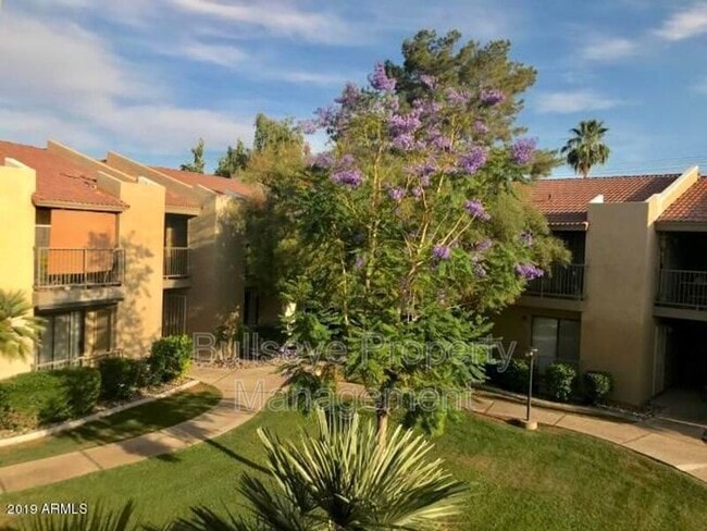 Primary Photo - 1111 E University Dr