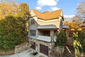 Building Photo - 2125 Cooper Lake Dr SE