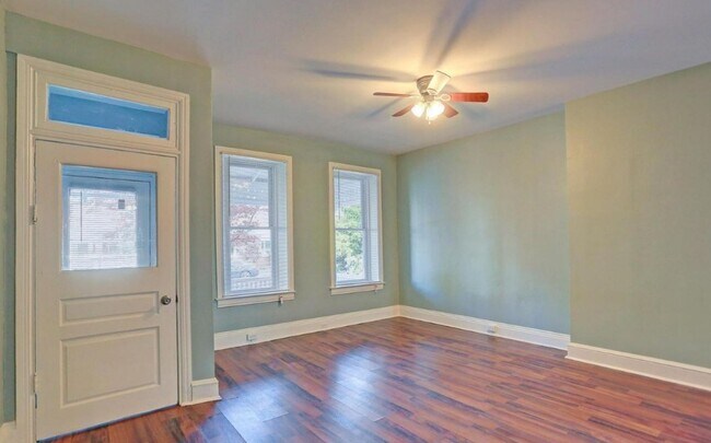 Building Photo - Spacious 4 Bedroom, 1 Bath Home in York, Pa!