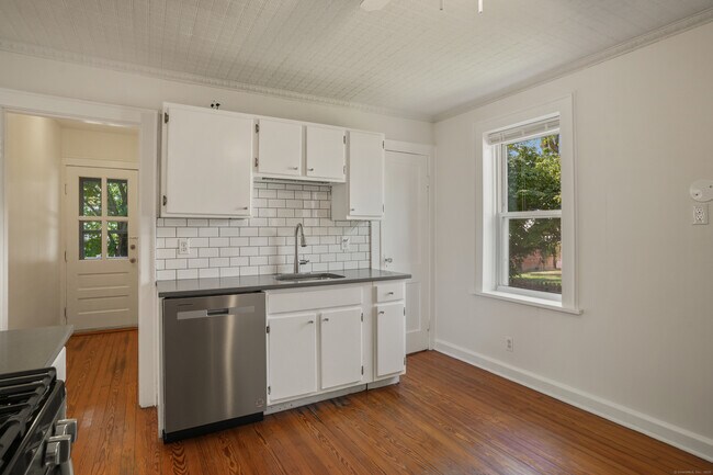 Building Photo - 221 Hunyadi Ave