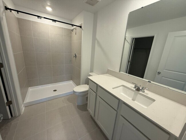 Building Photo - HAINES CITY: 3 Bed/2 Bath/2 Car Garage SFH...