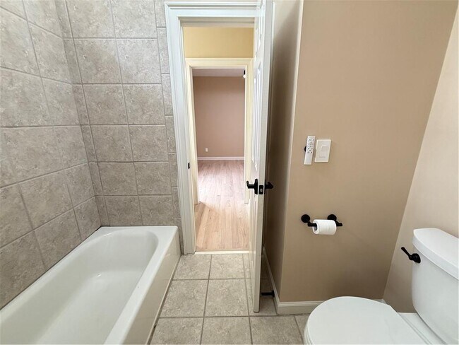 Building Photo - 1570 Briergate Dr