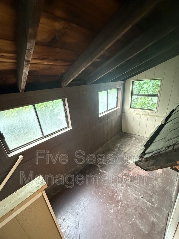 Building Photo - 138 N Champlain St