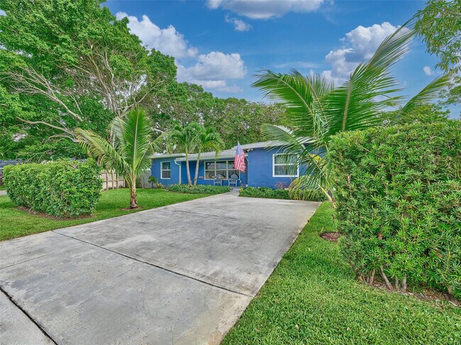 Building Photo - 801 NE 15th St