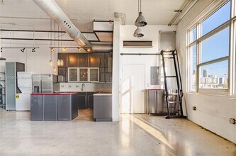 Building Photo - 250 NW 23rd St