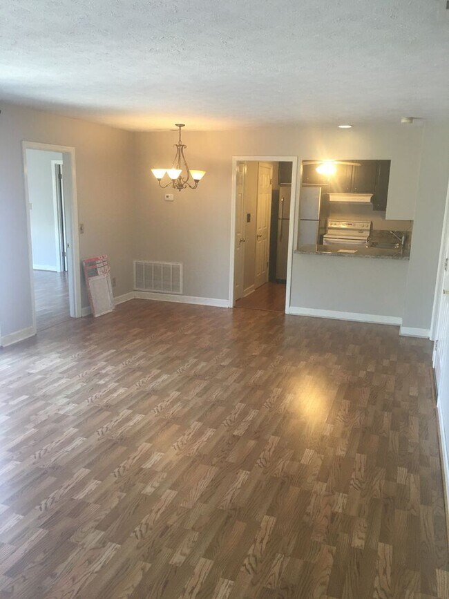 Building Photo - Nice 2/2 Home in West Rome $1095