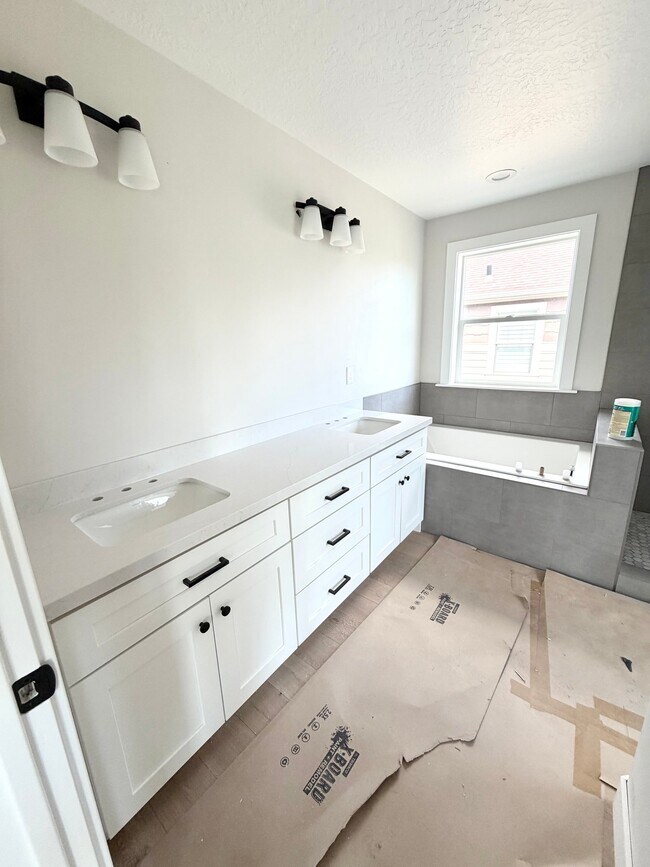 Building Photo - 4404 Mille Lacs Dr