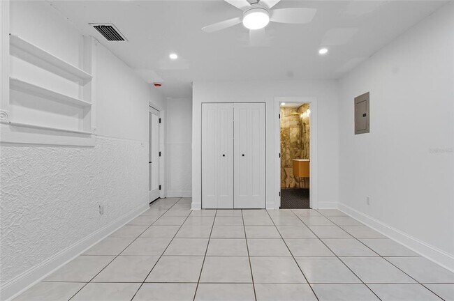 Building Photo - 1110 W Coral St