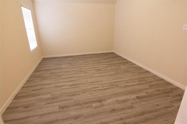 Building Photo - 212 Pronghorn Dr