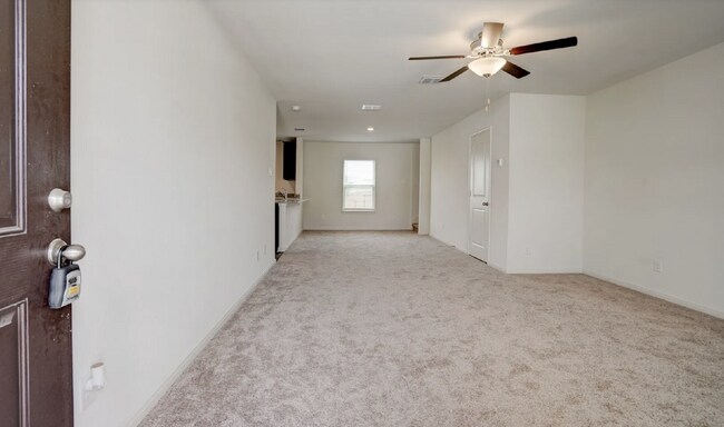 Building Photo - Three Bedroom Home in Converse