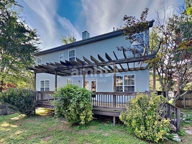 Building Photo - 102 Fairgrove Cir