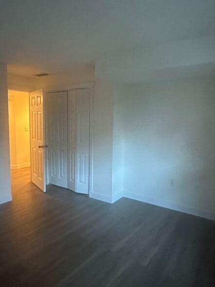 Building Photo - 136 Maple Ave