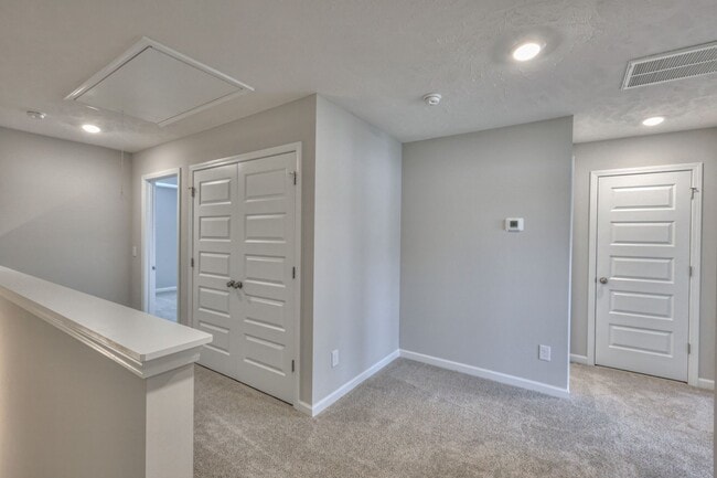 Building Photo - Brand New Luxury Townhome! 3 BR, 2.5 BA, 2 Car Garage, Pool, Dog Park, and More!