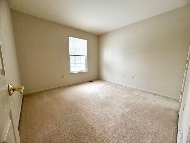 Building Photo - 3 Bedroom 2.5 Bathroom Townhome in Hummelstown!