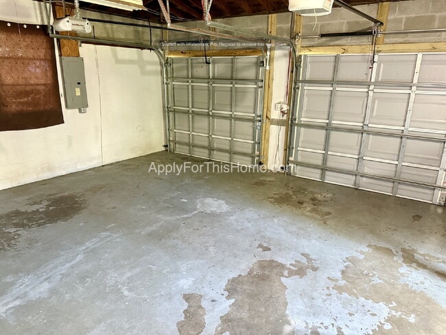 Building Photo - Single Family Home