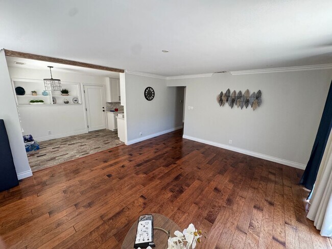 Building Photo - Meticulously Maintained Single-Story Home with Private Pool in Canterbury Village!