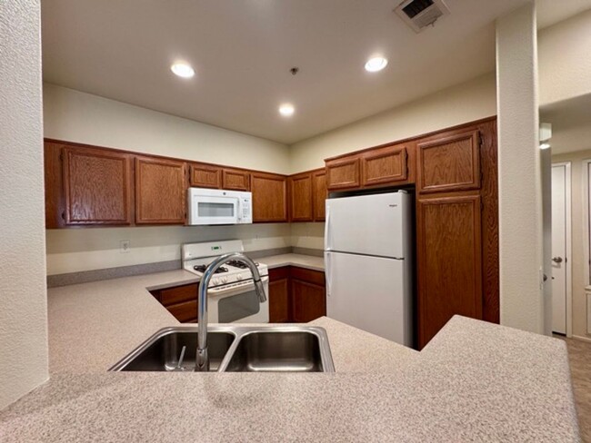 Building Photo - 1 bedroom Murrieta condo for LEASE with a ...