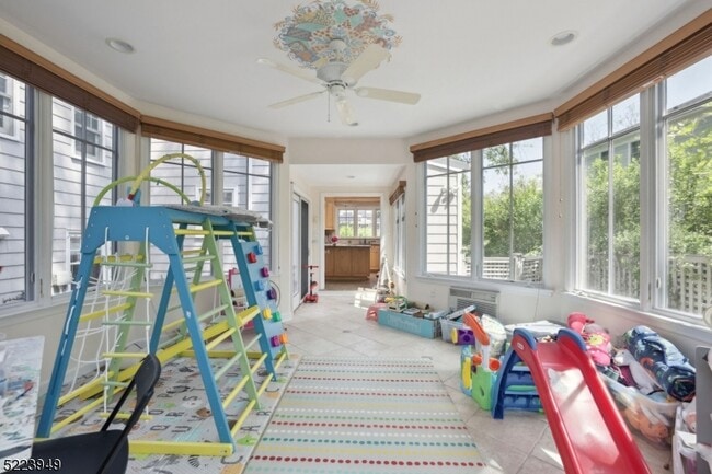 Building Photo - 24 Thackeray Dr