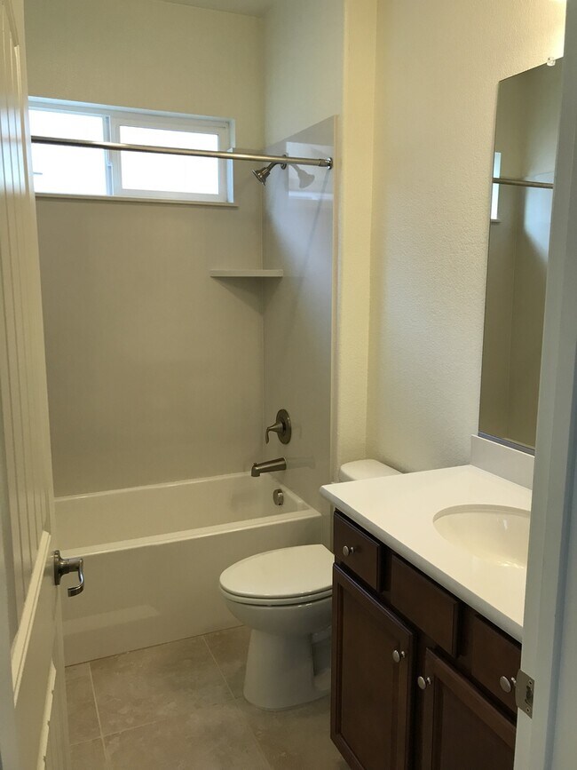 Building Photo - Two story home in Mountain House!