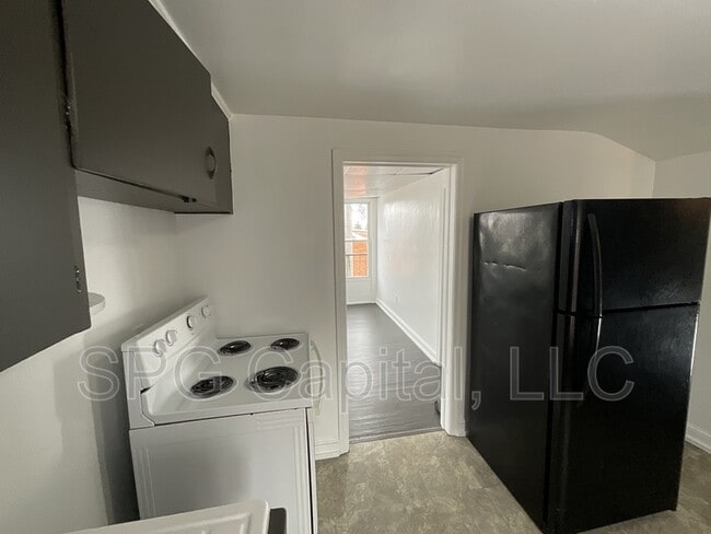 Building Photo - 500 W Market St