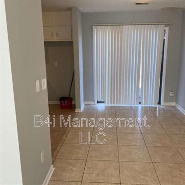 Building Photo - 8103 Creekstone Ct