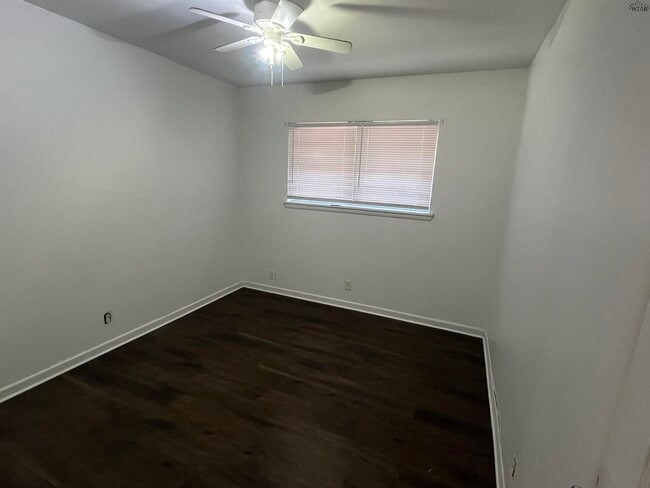 Building Photo - 1902 Huff St